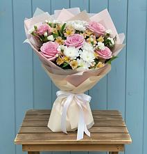 Букет цветов из:  Гвоздики, Орхидеи и Розы в Ивановское